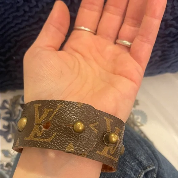 Louis Vuitton Monogram Cuff with Gold Accents
Genuine leather lined - Picture 2 of 3